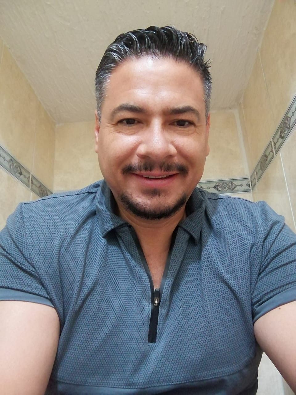 <em><strong>Javier M.</strong></em>